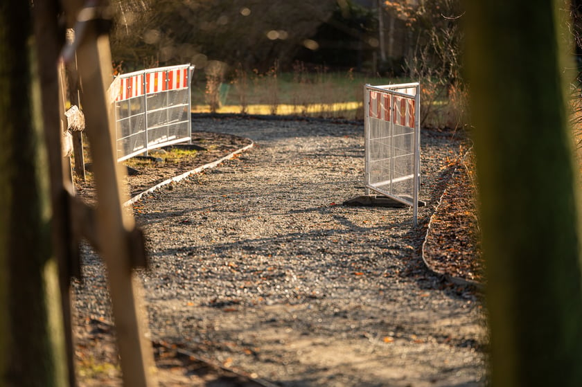 Droga dla pieszych i rowerów przy ulicy Koziej na Maślicach nabiera kształtu